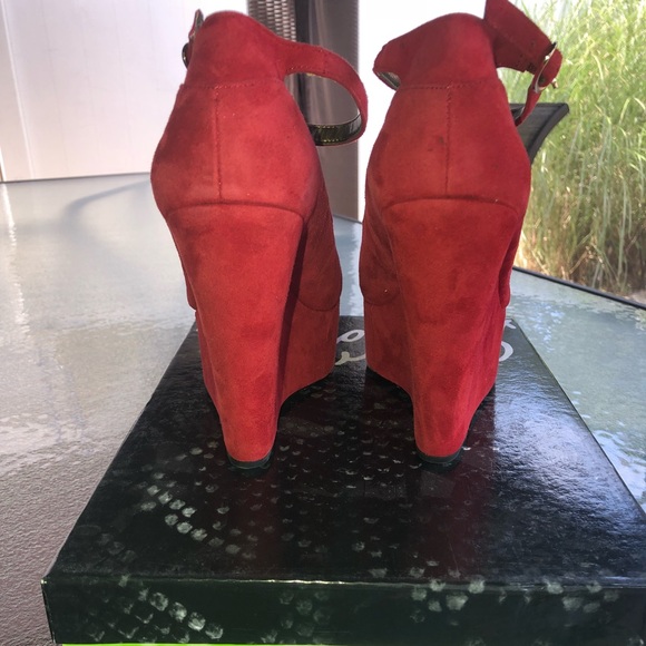 RUBY RED QUINN 👠👠👠 - Picture 5 of 8